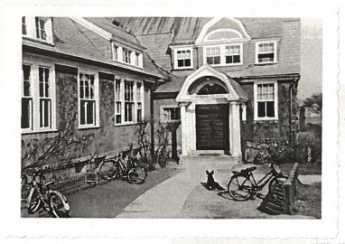 Black and white photo of Campus School building in the 1940's